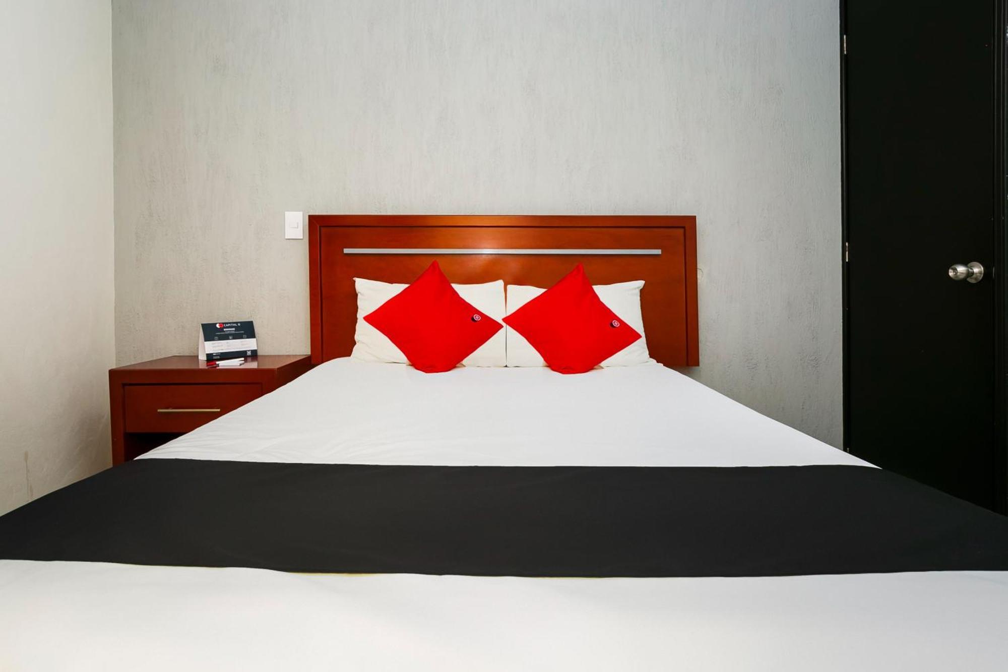 Capital O Hotel Victoria موروليا المظهر الخارجي الصورة