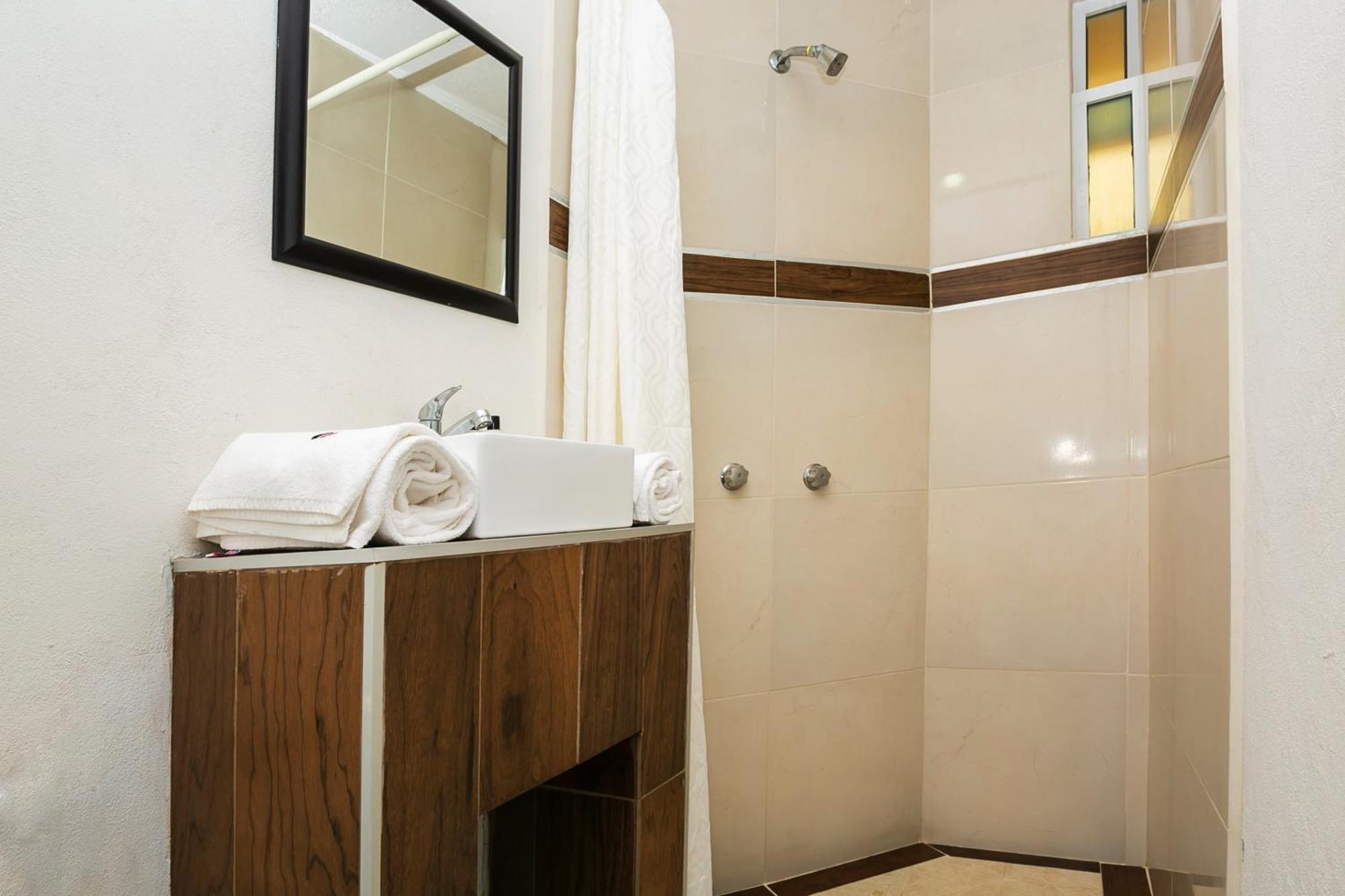 Capital O Hotel Victoria موروليا المظهر الخارجي الصورة